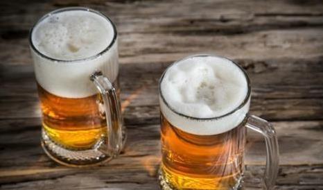 新春佳節需警惕 白酒啤酒勿混飲，酒精飲料皆須慎